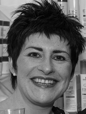 Vicky, Style Director